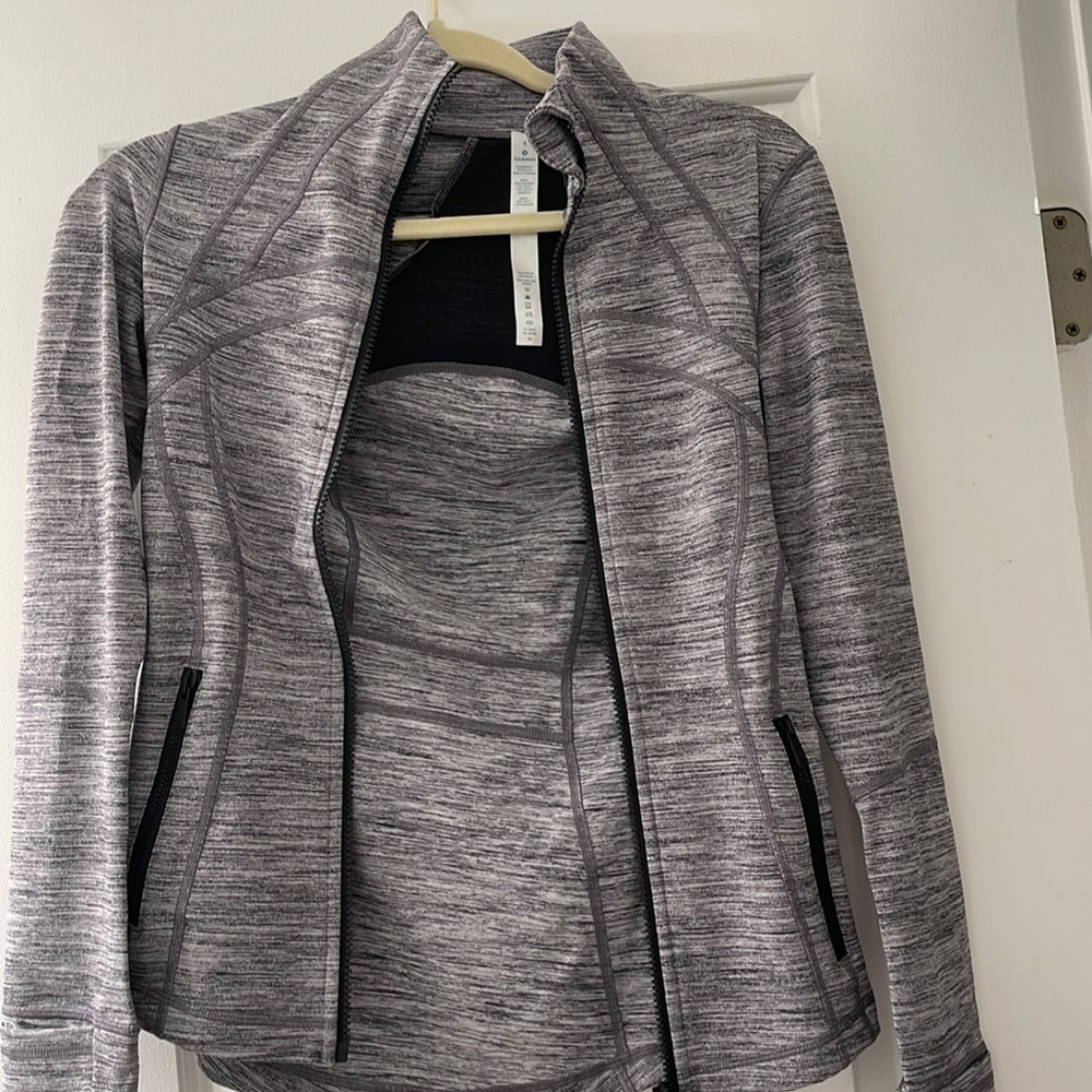 Lululemon jacket size 4